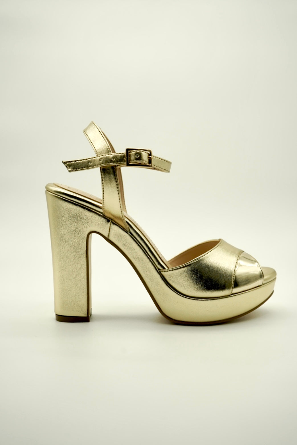 Zapato Tacón Dorado