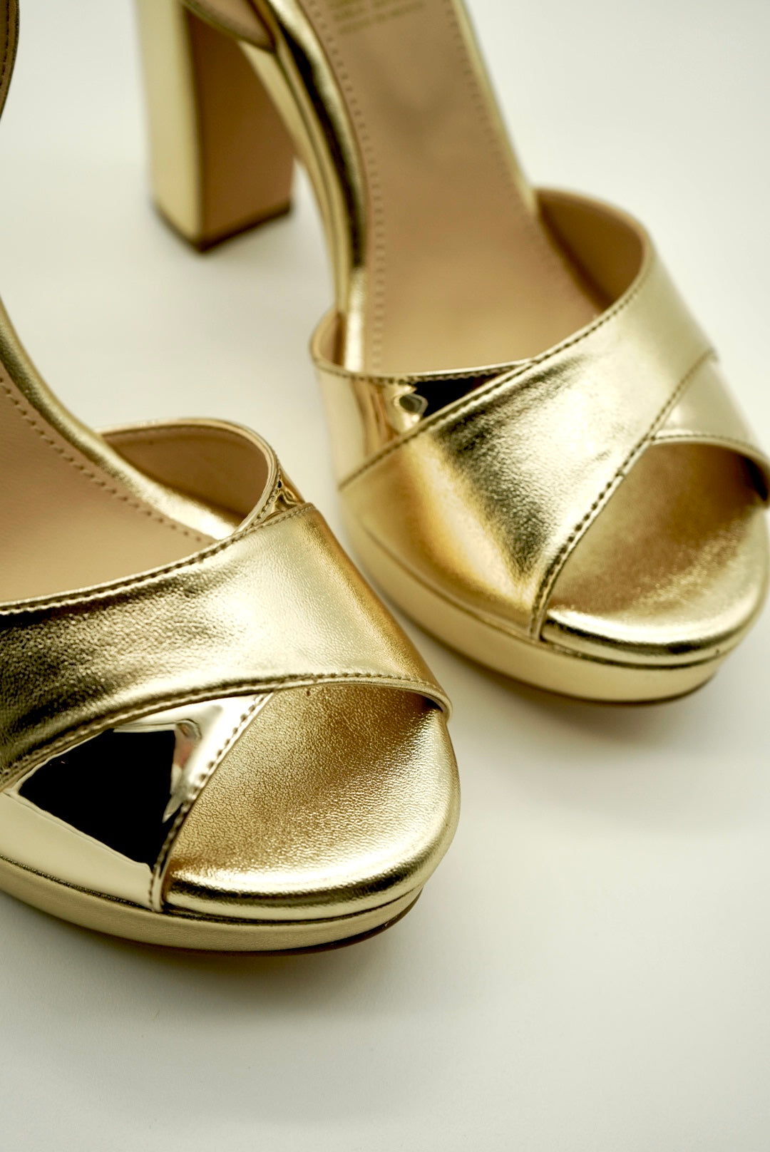 Zapato Tacón Dorado